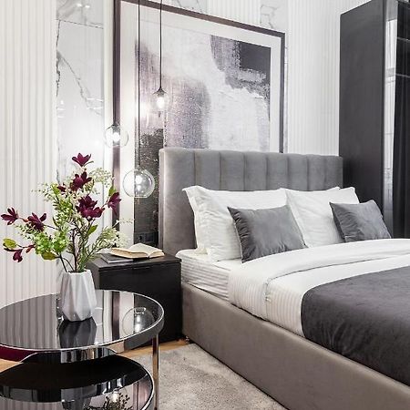 Lovely Apartment On Drahomanova Street ลวีฟ ภายนอก รูปภาพ