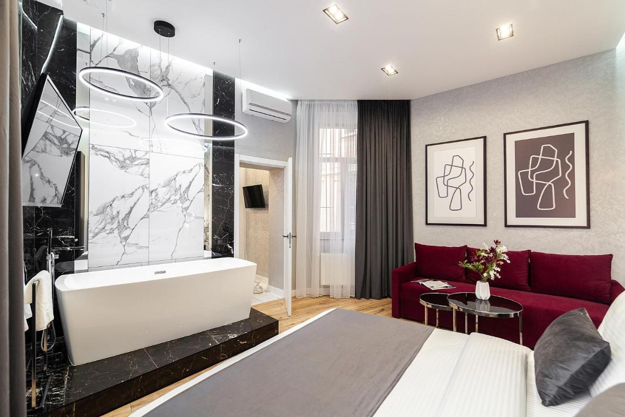 Lovely Apartment On Drahomanova Street ลวีฟ ภายนอก รูปภาพ